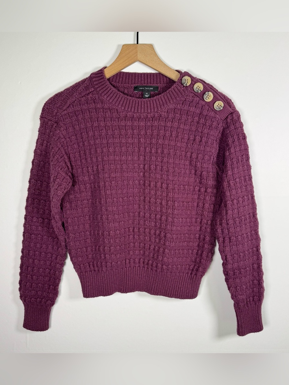 ANN TAYLOR Waffle Knit Burgundy Cropped Sweater Button Shoulder Detail Sz XS